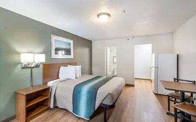 HomeTowne Studios by Red Roof Atlanta – Lawrenceville