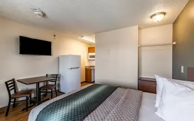 HomeTowne Studios by Red Roof Austin