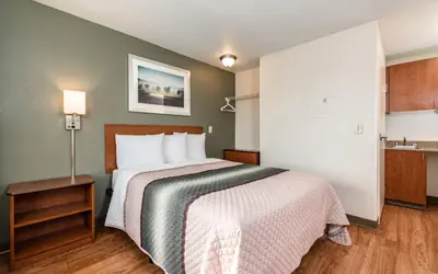 HomeTowne Studios by Red Roof Fresno - West