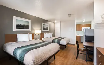 HomeTowne Studios by Red Roof Detroit - Livonia