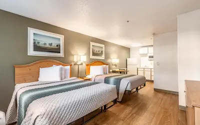 HomeTowne Studios by Red Roof Atlanta NE - Peachtree Corners