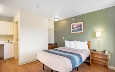 HomeTowne Studios by Red Roof Colorado Springs - Airport