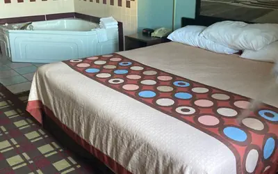 Super 8 by Wyndham Martinsville