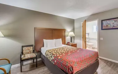 Econo Lodge Inn & Suites Yreka