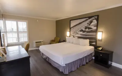 Super 8 by Wyndham Santa Cruz Beach