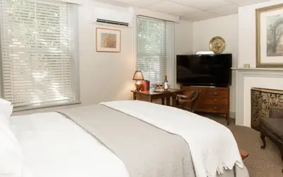 James Buchanan Hotel, Trademark Collection by Wyndham