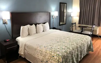 HomeTowne Studios by Red Roof Bordentown - McGuire AFB