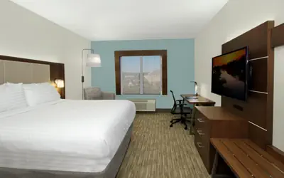 Holiday Inn Express & Suites Columbus North by IHG