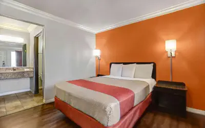 Motel 6-Fresno, CA - Belmont Ave