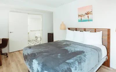 The Belmont Shore Inn