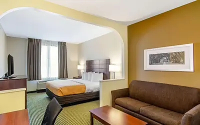 Quality Inn & Suites Near Tanger Outlet Mall