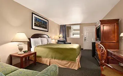 Travelodge by Wyndham New Orleans Harvey Hotel