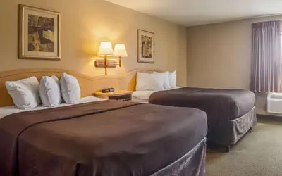 Suburban Studios Triadelphia - Wheeling at The Highlands