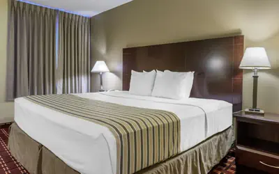 Econo Lodge Inn & Suites Triadelphia - Wheeling