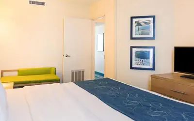 Comfort Suites Beachfront