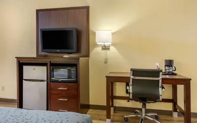 Econo Lodge West - Coors Blvd