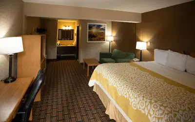 Days Inn by Wyndham Fairmont