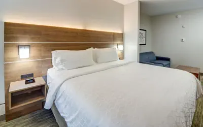 Holiday Inn Express & Suites Quincy I-10 by IHG