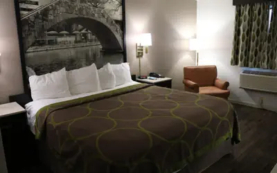 Super 8 by Wyndham San Antonio/I-35 North