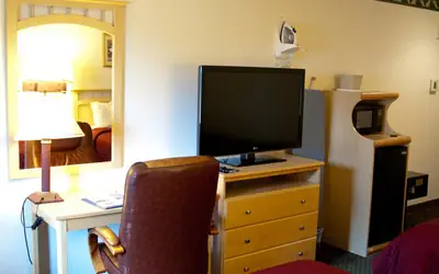 Lamplighter Inn & Suites