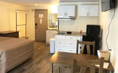 Colonial Inn Ellsworth