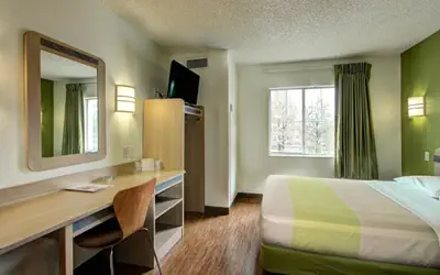 Super 8 by Wyndham Aurora East