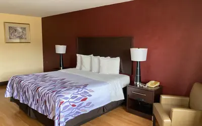 Red Roof Inn & Suites Cleveland, TN