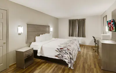 Red Roof Inn & Suites Pensacola-NAS Corry