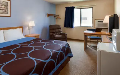 Super 8 by Wyndham Manhattan KS