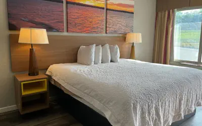 Days Inn & Suites by Wyndham Dayton North