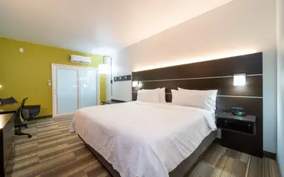 Holiday Inn Express Hotel & Suites Bedford by IHG