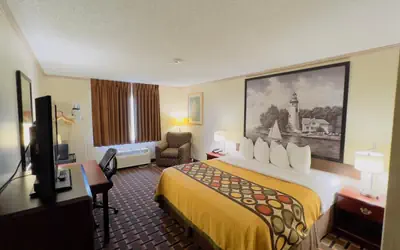 Super 8 by Wyndham Maumee Perrysburg Toledo Area