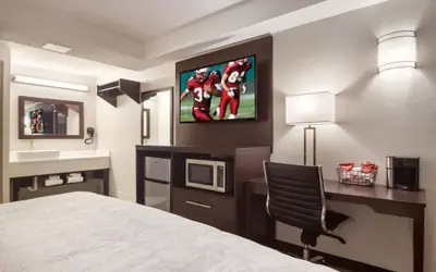 Red Roof Inn PLUS & Suites Erie