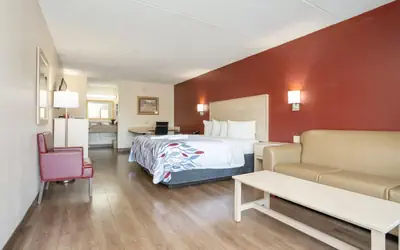 Red Roof Inn & Suites Pigeon Forge Parkway