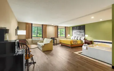 Super 8 by Wyndham Ankeny/Des Moines Area