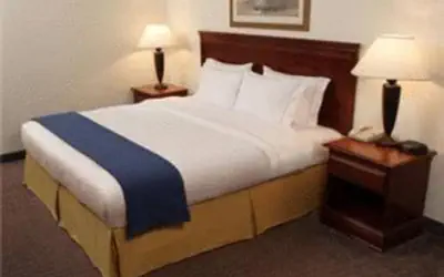 Holiday Inn Express and Suites Urbandale Des Moines by IHG