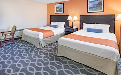 Howard Johnson by Wyndham Lenox