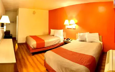 Travelodge by Wyndham Madison Heights MI