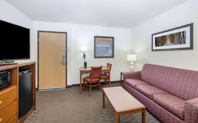 AmericInn by Wyndham Dickinson