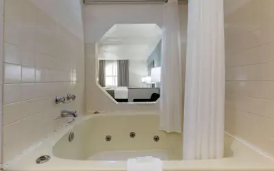 Quality Inn Alexis Rd