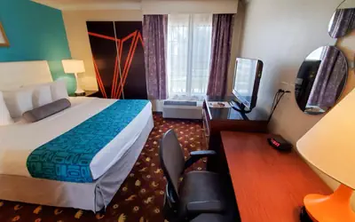 Howard Johnson by Wyndham Pasadena