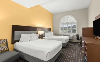 Hotel Aura SFO Airport FREE SHUTTLE