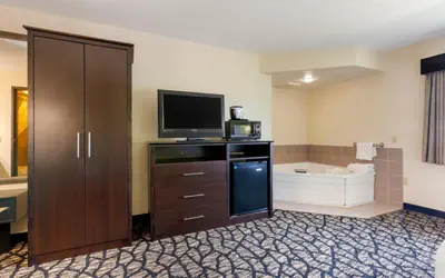 Quality Inn Oshkosh Aviation Park