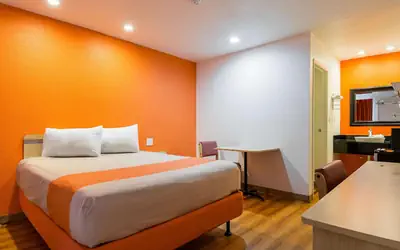 Motel 6 Lost Hills / Buttonwillow Racetrack