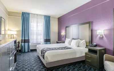 La Quinta by Wyndham Kansas City Airport