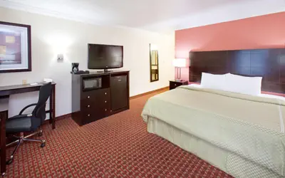 AmericInn by Wyndham Johnston Des Moines