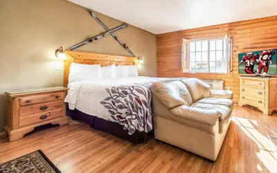 Red Roof Inn & Suites Omaha - Council Bluffs