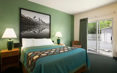 Super 8 by Wyndham Salmon