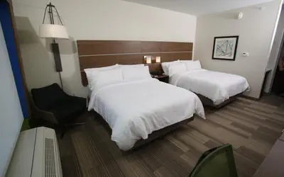 Holiday Inn Express & Suites Lincoln Airport by IHG