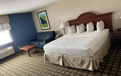 Baymont by Wyndham Galesburg